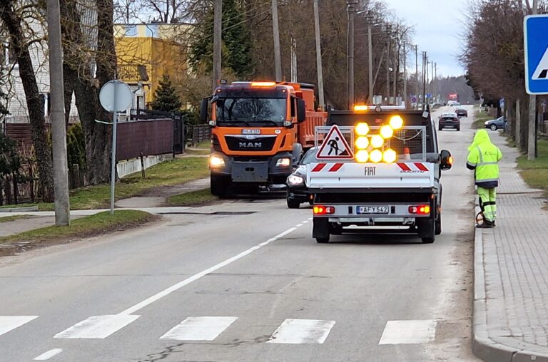 Radviliškio rajono keliuose – pavasarinis atsinaujinimas